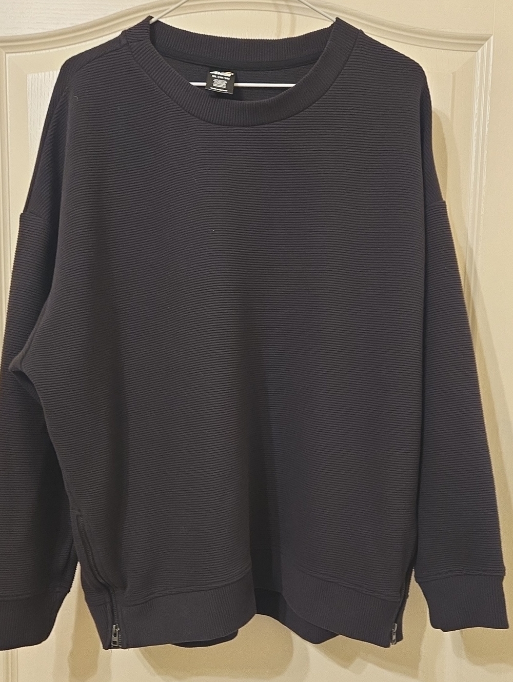 Avia Black Ribbed Crewneck Sweatshirt with Side Zips
